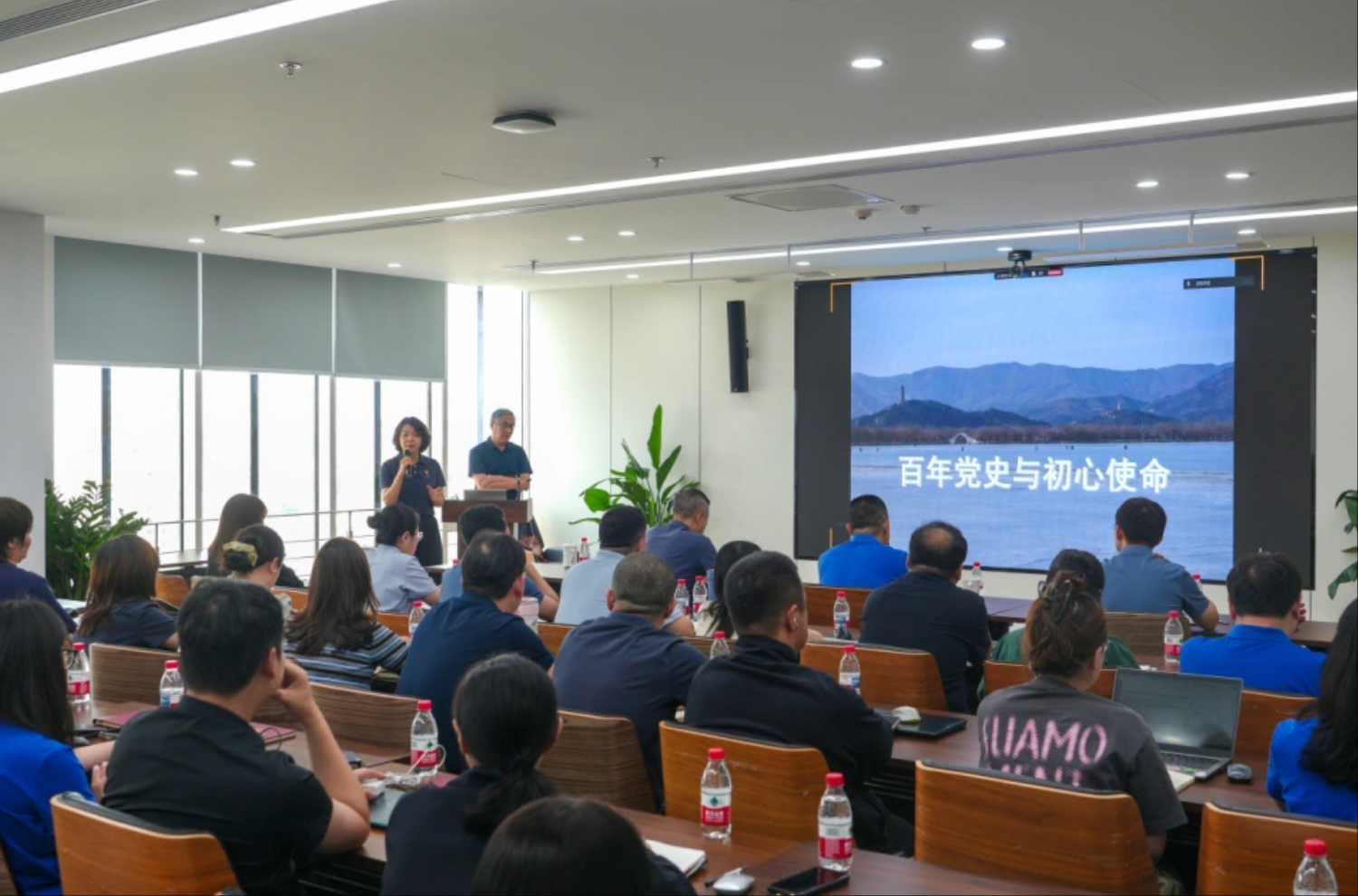 中建材信息党总支开展